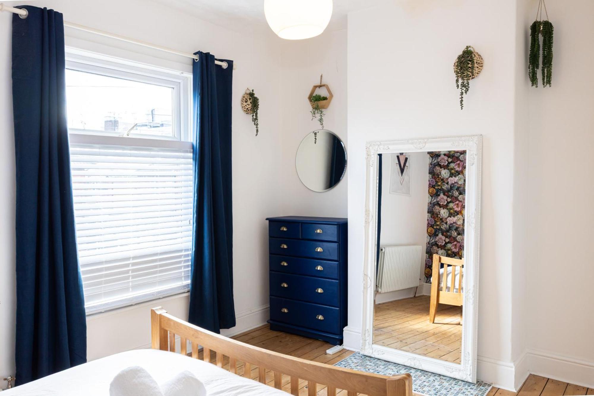 Winslow House- Close To Coop Etihad & Free Parking *